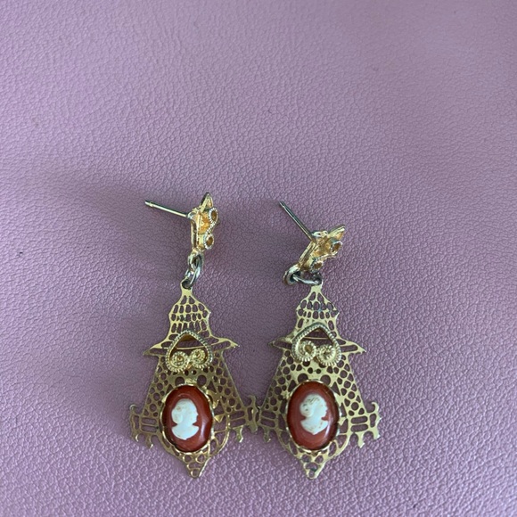 Vintage cameo earrings - Picture 3 of 3
